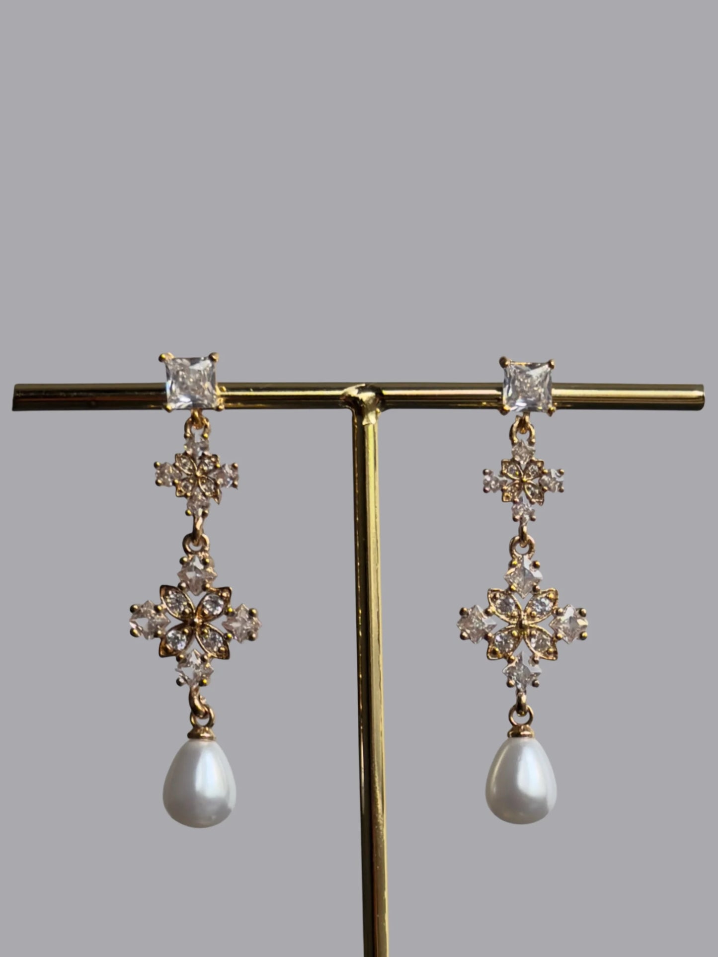Verase Pearl Earrings