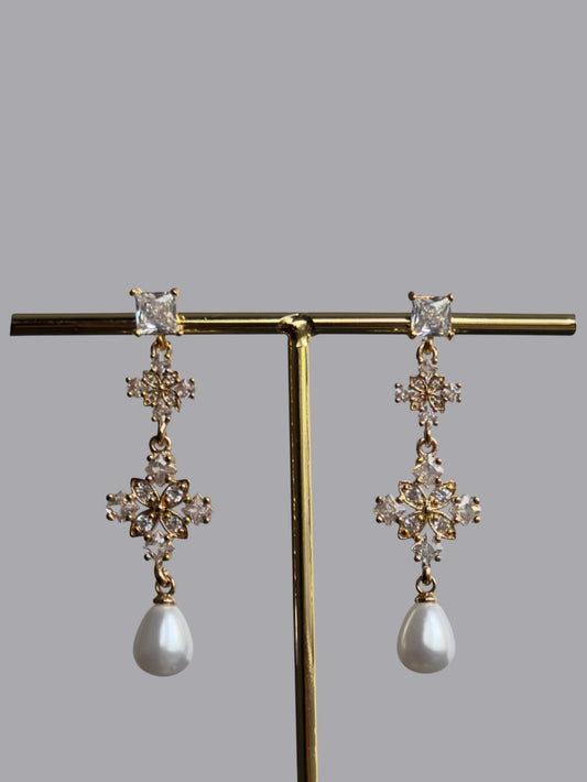 Verase Pearl Earrings