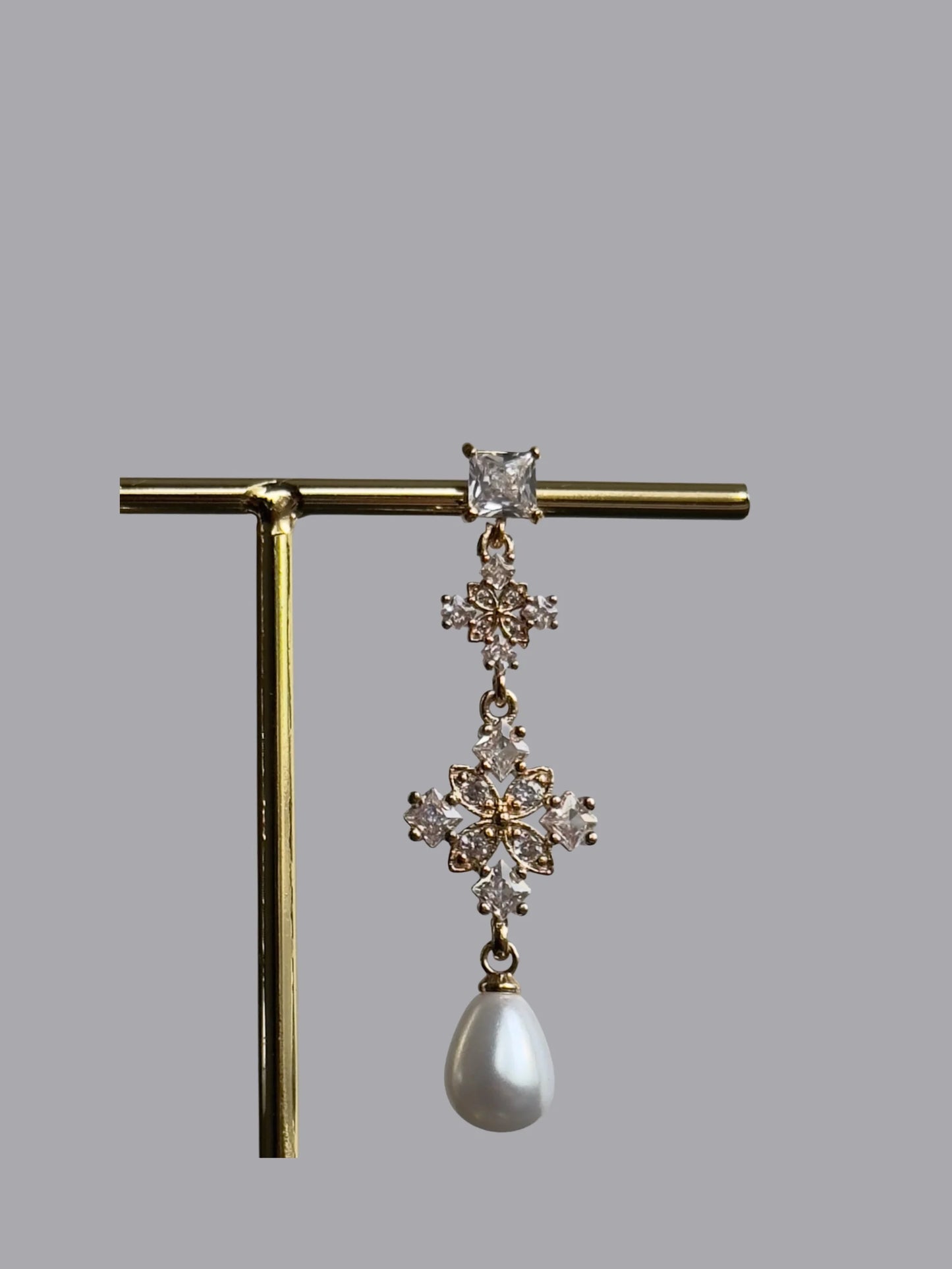 Verase Pearl Earrings
