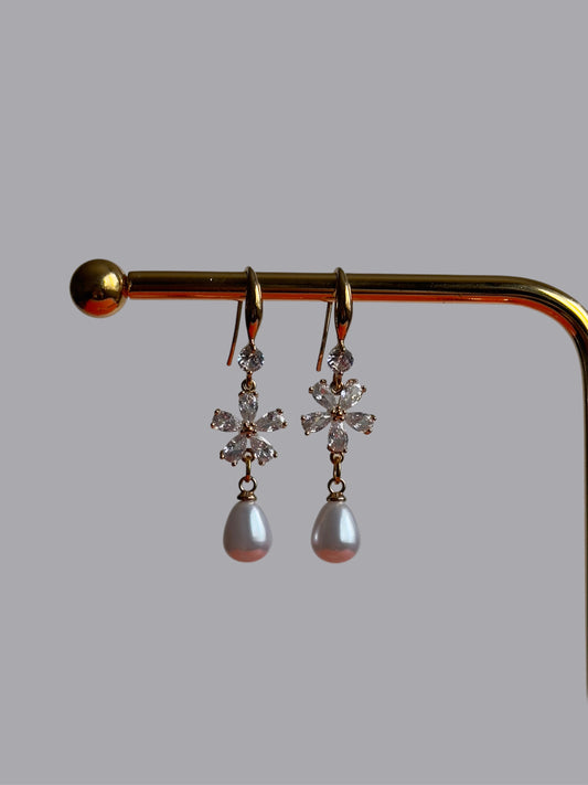 Dora Pearl Earrings