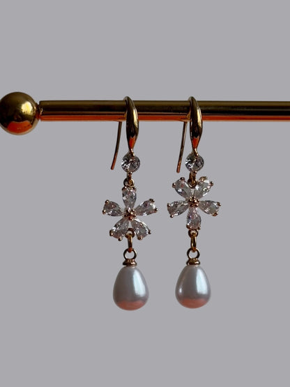 Dora Pearl Earrings