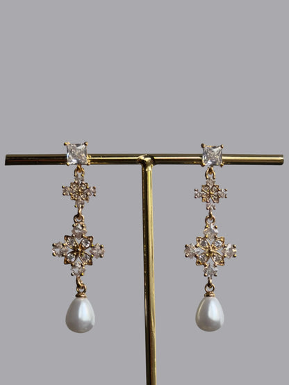Verase Pearl Earrings